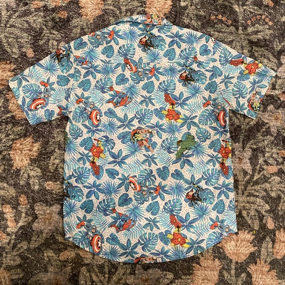 Marvel Avengers Hawaiian Button Up Iron Man Thor Hulk Widow Spider Man Cap MED - Picture 5 of 5